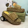 Sandálias de grife sapatos de luxo novos chinelos de estilo deslize macaron de fundo grosso não deslizamento de fundo macio house slipper mulheres usam chinelos de praia