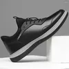 Повседневная обувь против Slip Mocassim Tennis Training Sneakers Man Summer Red Sports показывает продукты Sepatu в продаже.