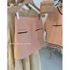 Robe en deux pièces Femme Retro Chic Perfume Pink Cost Shirt top et jupe Ensemble assorti en deux pièces 2023 Nouvelle occasion formelle d'été Fabricc240407