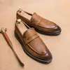 Casual schoenen mannen zwarte cent loafers glijden aan lederen jurk brogue carving loafer rijden