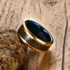 Wolfram Carbide Jewlery Herren Ehering -Band -Verlobungsring Ip Gold Blau mit schwarzer Kohlefaser inaly 8mm