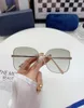 Heiße Modedesignerin Sonnenbrille Top Luxus Rechteck Sonnenbrille für Frauen Männer Vintage Luxus Mix Farbe Optional Triangular Signature Para Sol mit Box