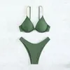 Kvinnors badkläder sexig fast färg strand separat baddräkt kvinnlig stålfäste triangel bikini resort vår