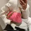 Axelväskor kvinnor väska topp märke tjock kedja faux päls handväska vinter rosa baguet mjuk plysch armhåla shoudler handväska kvinnlig koppling