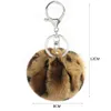 Keychains Lanyards Nieuwe luipaard Pompom Keychain Fake Rabbit Plush Heart Round Round Fluffy Ball Car Keyring Bag Pendant Q240403