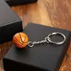 Keychains Lanyards Basketball Football Keychain New Fashion Sports Car Pendant Athlète Favorite Gift Boyfriends Bijoux d'anniversaire Q240403