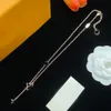 Designer Anhänger Halskette Elegante Blumenbuchstaben Charme für Frauen Kristall Halskette