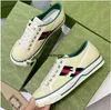 QFG 2023 Classics Designer Sneakers Casual Shoes Sneaker Runner Trainers Platform Shoes Lady Luxurys Chaussures Multicolor Men Women Storlek 35-44