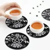 Bord Mattor Witchy Floral Pentagram i gråskala färger Coasters läder placemats isolering kaffe hem kök matsalar uppsättning av 4