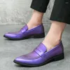 Casual Shoes 2024 Leather Men Loafers Fashion Nightclub Party Men's Luxury Band pekade tåklänning mångsidig