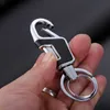 Keychains Lanyards Classic Mens Keychain Car Luxury Hållbar och bekväm press Keyring Bracket Jewelry Accessories Christmas Gift Q240403