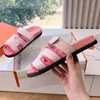 Open Peep Toe Couples Slippers Designer de passarela de alta qualidade sola espessa com muitas cores mulheres e homens na primavera férias de férias de férias de praia