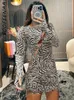 Robes décontractées Boofeenaa Zebra Stripe Print Mesh Sheer Robe FittedWear Femmes 2024 Fall Sexy Hollow Hollow Long Manche Mini C70-BF11