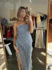 Casual Dresses Women Ruffle Sexig rygglös stropplös skiktad maxi klänning mode ärmlös delad 2024 kvinnliga chic gata bodycon robes