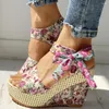Sandálias Floral Flower Lace-up Sapatos de plataforma feminina Bolo de sola grossa salto de calcanhas abertas de calçados elegantes para mulheres