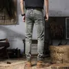 Jeans, marchio alla moda vintage maschile, patch angosciato, pantaloni a gamba ridotta, tendenza dei pantaloni mendicanti da uomo