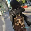 Designer Femmes sac à dos 24 Resort Collection en cuir Multi Pocket Pocket Backpack Chain Decoration Fashion Duma Women Knapsack