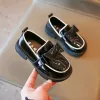 Sneakers 2022 Spring New Kids Leather Shoes Storbritannien Style Black With Bow Versatile Girls Glossy Princess Mary Janes Children Fashion Flat