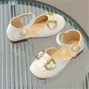 Designer Kids Chaussures en métal boucle de boucle sandales printemps été baotou baotou sandale plate glissa les glissades de robe princesse confortable