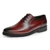 Marca italiana Sapatos Mens British Leather Business Business Ensamless esculpido Lace Up Oxford