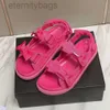 Chaussures de canal Femmes Summer Aalf Cuir Chaussures Chaussures Sandales Plate-plate-forme matelaste Flats bas Talons Lowle Sandals Slipper Sangle de plage de la cheville Sneakers Ghvbn