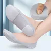 Frauen Socken 1Pair 3D-Bogenmassage Gesundheitswesen Frauen Sommer Eis Seiden flacher Mund Kieselgel Anti-Off Unsichtbare Sockenruhrschuhe