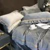 Set di biancheria da letto da 1,8 m set di re 4pcs inverno autunno spesso velluto intagliato intagliato semplice copertura piumino solido blu grigio corallo caldo blu