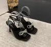Tasarımcı Sandalet Üst Lüks Tasarımcı Elbise Ayakkabı Bowknot Kristal Elmas Dekorasyon Kupası Topuklar Akşam Yemeği Partisi