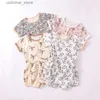 Rompers 2pcs Sommerbaby Kleidung Blumensets Kurzarmanzug T-Shirts und Hosen Jungen und Mädchen Anzüge Baumwollmode Weiche Outfits L47