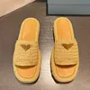 Designer Pradshoes Man Woman Sandália Triângulo Triângulo Plataforma Plataforma Raffias Slippers Summer Sapateiro Casual Flip Casual Ponto de Sliders Sapateiros de praia