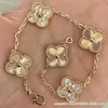 Luxury de haute qualité de la version Vancef Clover Five Flower Gold Electroplated Chain White Fritillaria Bracelet Live Broadcast avec logo