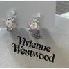 Designer Viviane Westwood Jewelry Empress Dowager Nanas Samma Saturnus informerade örhängen med Diamond Inlay Highend Light Luxury and Nisch Designörhängen och örhängen