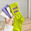 Femmes chaussettes de style coréen lettre de couleur sport de mode pour les filles respirant tube intermédiaire