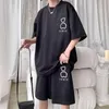 6xl duże męskie garnitur Korean High Street Fashion Shorts Dwuczęściowy zestaw mężczyzn retro szyja