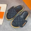 Designer sandaler pool kudde glider par tofflor män kvinnor sommar platt klassiska tryck mode strand toffel sandal front vadderade lyxreglage