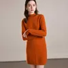 Fabricante de ropa Spring Autumn Sexy nuevo diseño de manga larga suéter acanidado tejido de lujo vestido para mujeres de lujo