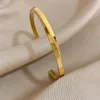 Armreifen Allyes Einfache 316L Edelstahlarmband für Frauen Männer trendy goldene Farbe wasserdichte Manschetten Armbänder Armbänder Schmuck Geschenk