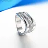 Clusterringen Huitan Simple Silver Color Wave Design Women Rings hoogwaardige briljante Crystal Zirkon Anniversary Gift Fashion Female Jewelry240408