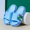 SLIPPER NIEUWE SOMMER KINDEREN Slippels Kinderschoenen Cartoon Dinosaur Slippers Zacht opgeloste anti-skid sandalen Kinderschoenen Zapatos Nia Chausson 240408