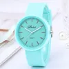 Нарученные часы модные простые часы женщины белый корейский силиконовый кварцевый подарок снижение цены