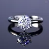 Tapisseries 2 carat Moisanite Diamond Ring 925 Engagement argenté Classic Round Women's Wedding Gift