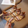 Etnisk stil enkla barn romerska skor mjuka andningsbara lägenheter öppna tå barn skor icke-halkflickor sandaler gladiator 240319