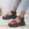 Sandaler Kvinnor Summer Dressy Shoes Retro Large Hollow Light Soft Sole Beach Walking for Girls