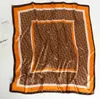 Brand clássico design simples design cetim lenço quadrado xale de seda praia de turbante feminino feminino lenços 90x90cm