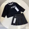 Kız Pileli Etek Kızlar Örme Sweater Çocuk Elbise 2 Styles Sevimli Fasion Kazak Üst Stil% 100 Pamuk Konforlu Üstler Markalar Çocuklar İki Parça Set Yaz Bahar Sonbahar