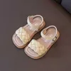 Slipper Toddler Shoes Girl Summer Flätad semester Square Toe Söta barn Sandaler Beige Yellow 21-36 Pu Leather Fashion Kids Sliders 240408