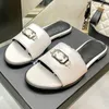 Designer Slifori di lusso Classico Sandals Classico Fascificabile Cucciolo piatto a cuneo intrecciato intrecciato per il turismo delle vacanze Women Slivers