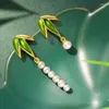 Bolzenohrringe Bambusserie Ripple Ancient Gold Crafts Grüne Emaille Perle für Frauen Mode asymmetrische Ohren Schmuck Geschenk