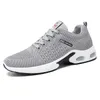 Buty do biegania mężczyźni Triple biały czarny Oreo Grey Volt Laser Pink Women Mens Treners Outdoor Sports Sports Sneakers