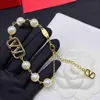 Bracelets de charme Designer de qualidade de luxo pêlos pérolas para mulheres 18K Gold Brazed Brand Fashion Copper Brass Gifts Family Casal Withpbbq